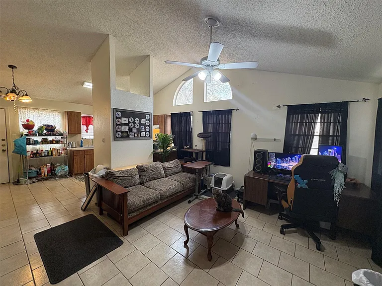8811B Pineridge Dr #B — Photo 3