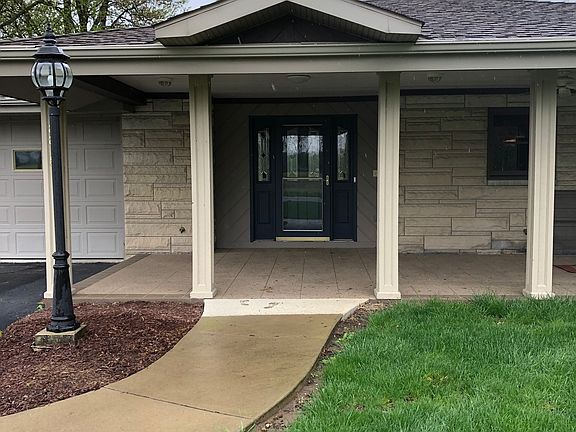 Entrance-custom floor porch