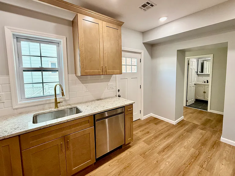 13 Roosevelt Ave #A — Photo 10