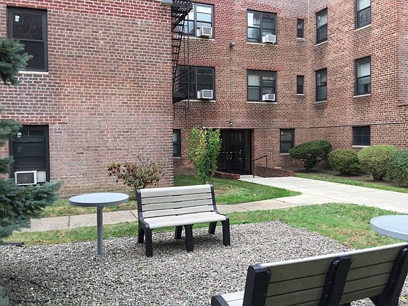2nd image of 470 N Broadway APT A37