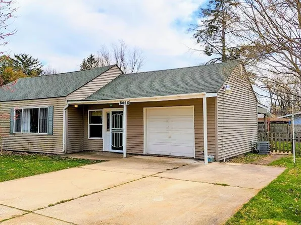 8668 E Chicago Rd, New Carlisle, IN 46552
