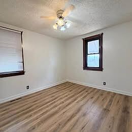5th image of 1014 1/2 Gaston Ave APT 2