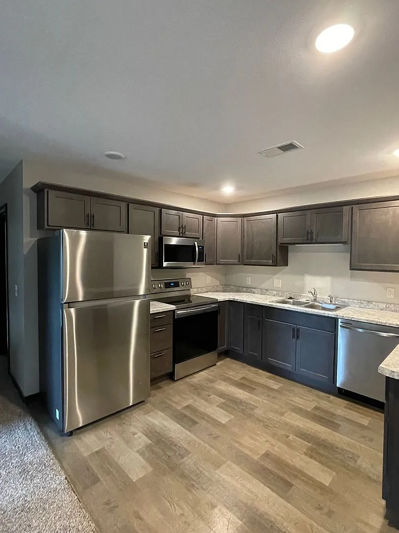 Prairie Lane Apartments — Photo 3