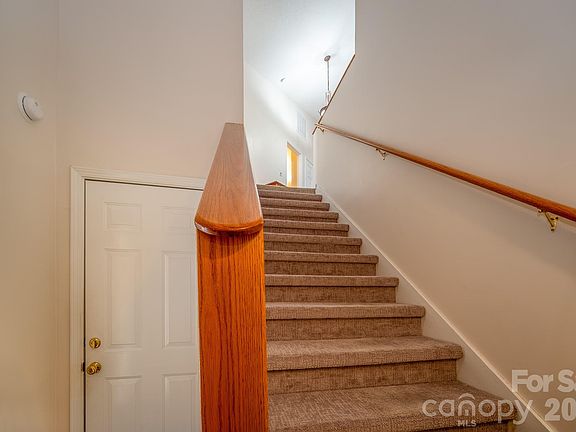 2nd image of 131 Ewarts Pond Rd