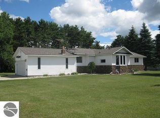 411 Cameron St, Sterling, MI 48659