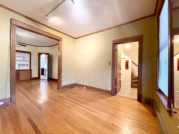 3rd image of 5046 N Ravenswood Ave