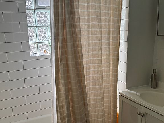 5th image of 2644 N Albany Ave APT 1F