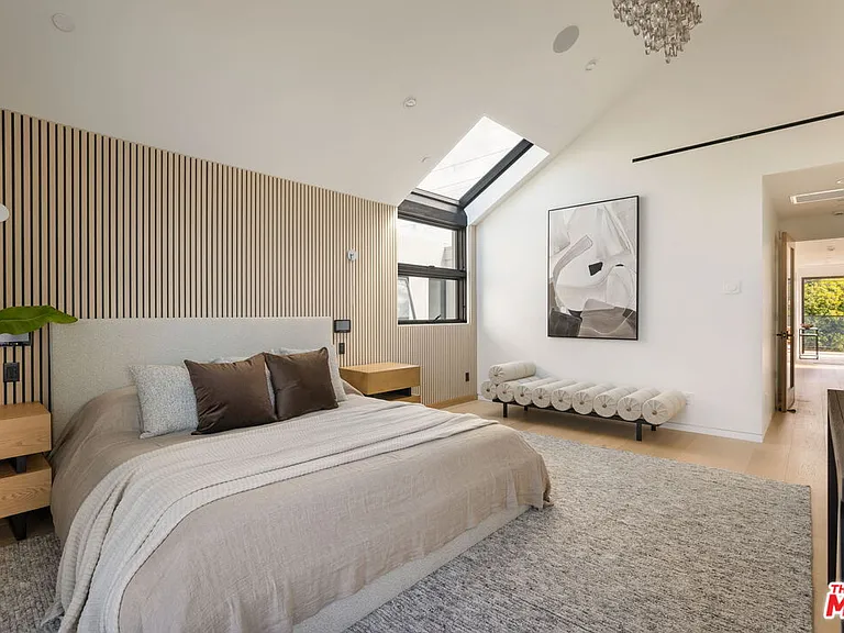 822 Superba Ave — Photo 26