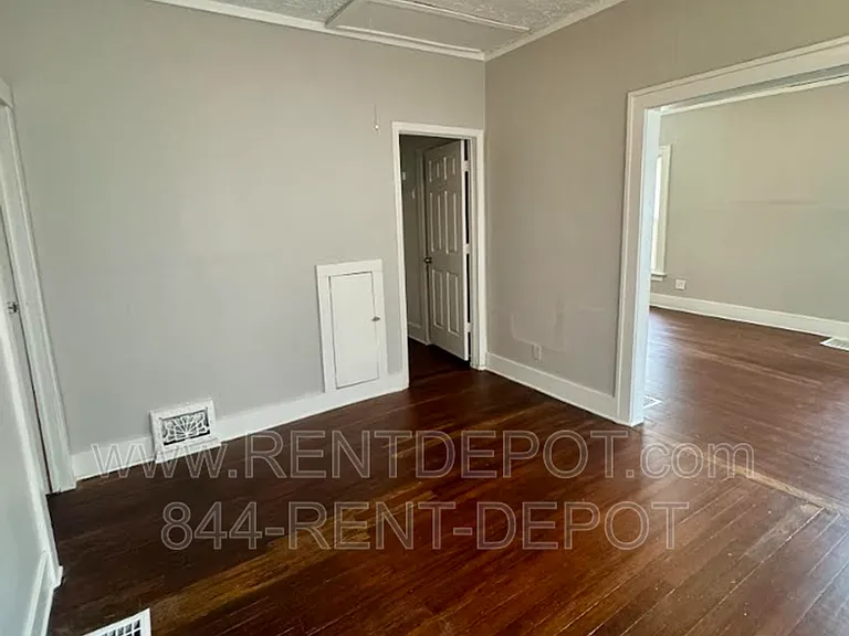 1021 Jefferson Ave — Photo 3
