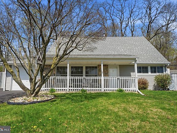 2nd image of 103 Hedge Rd