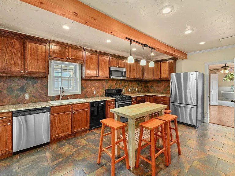 3409 Rogers Ave — Photo 9