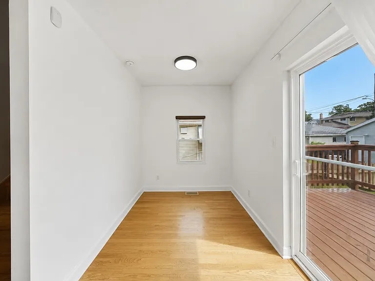 2231 N 75th Ave — Photo 31