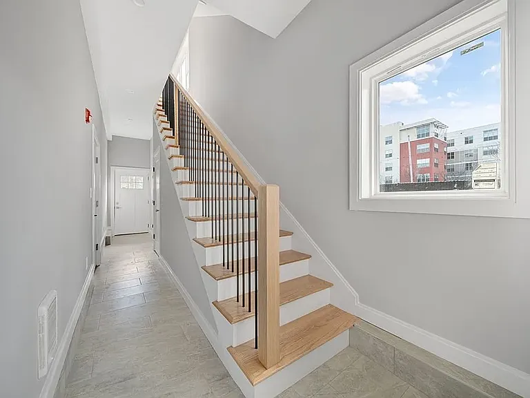 86 Blossom St #2 — Photo 5