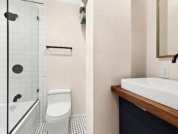 5th image of 218 E 82nd St APT 3FE