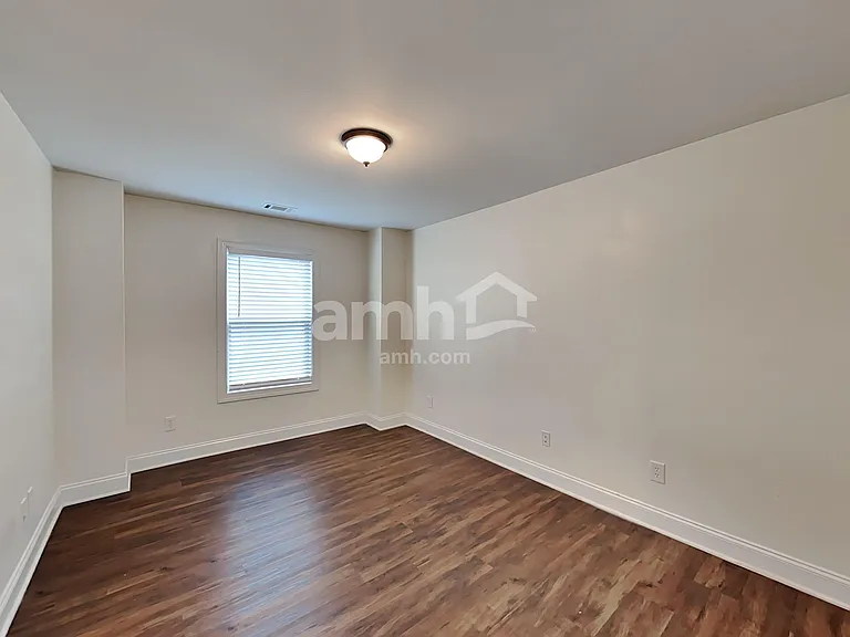 263 Royal Crescent Ter — Photo 18