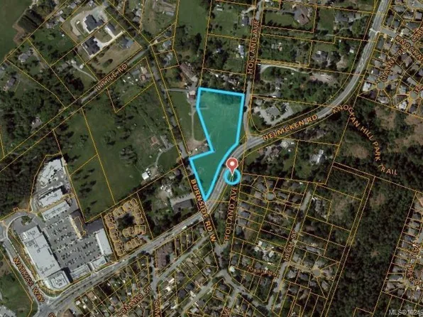 3876 Holland Ave, Saanich, BC V8Z 5K1