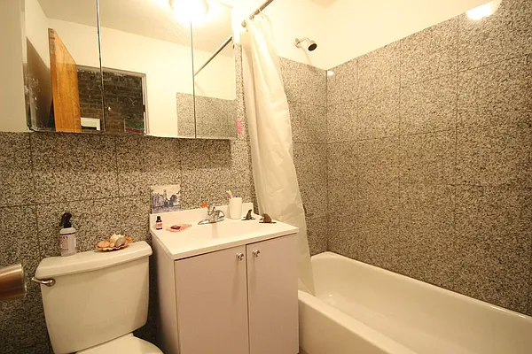 Rented by Dynamik Realty | media 20