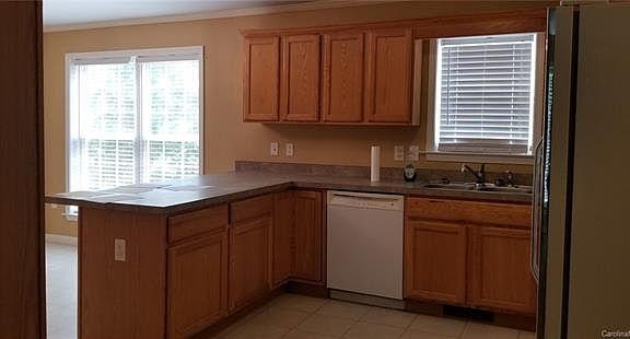 3rd image of 223 Holly Hills Dr