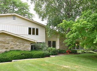 1885 Hollyhock Ln, Elm Grove, WI 53122