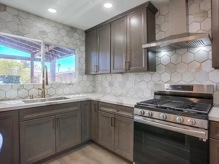 5013 Conrad Ave — Photo 6