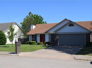3909 W Locust St, Rogers, AR 72756