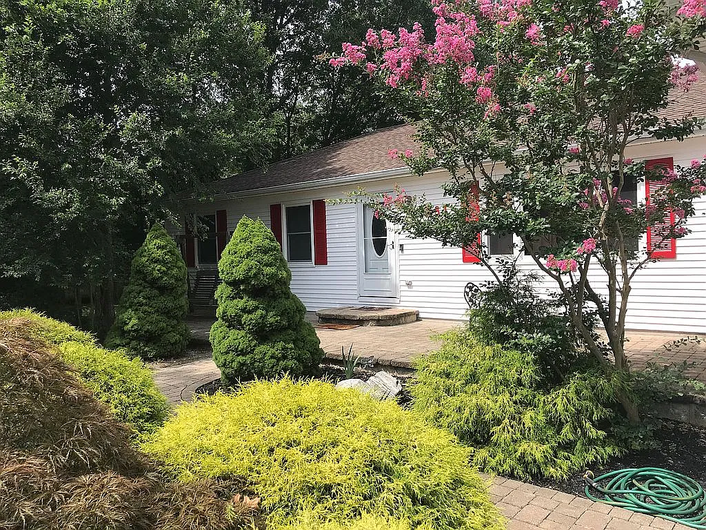 381 Frank Applegate Rd photo 1