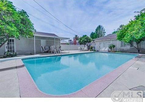 Showings Call:818.571.3261