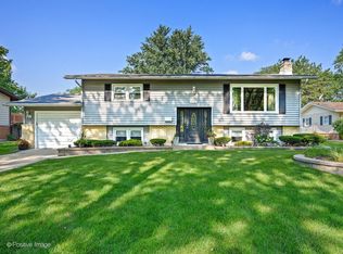 6718 Briargate Dr, Downers Grove, IL 60516