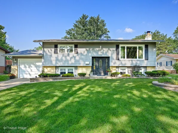 6718 Briargate Dr, Downers Grove, IL 60516