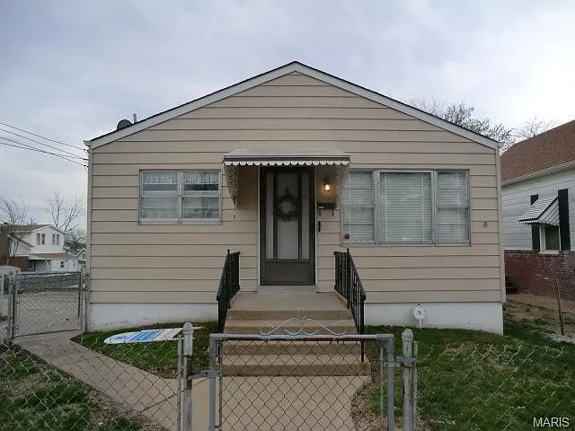 112 W Cartwright Ave photo 1