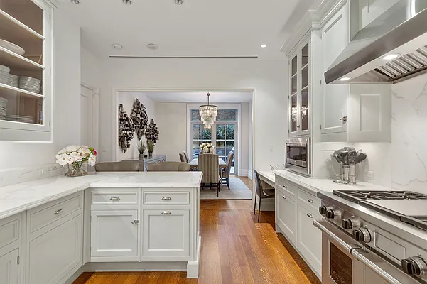 Rented by R New York | media 8