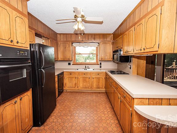 4th image of 431 Bristol Dr