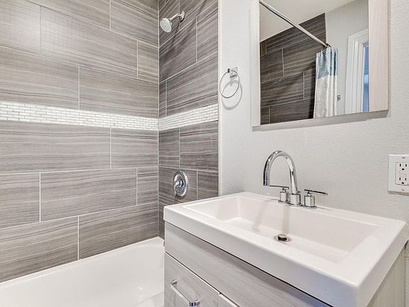 4th image of 2909 N 81st Dr