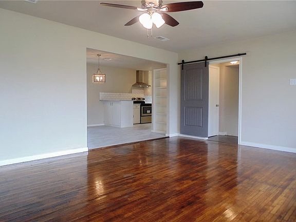3rd image of 814 W 19th St