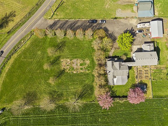 5th image of 22405 NE Sunnycrest Rd