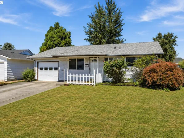 2293 Country Club Ter, Woodburn, OR 97071