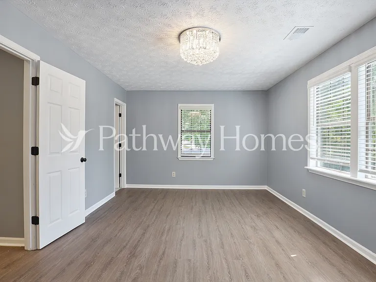 4254 Southvale Dr — Photo 10
