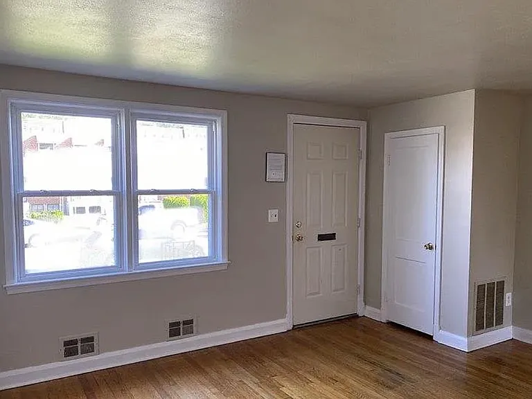 4779 Shamrock Ave — Photo 8