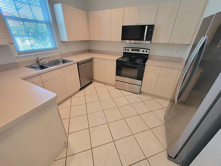 3974 Grove Park Dr — Photo 7