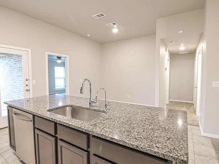 2524 Outlaw Ct — Photo 6