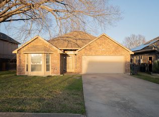 902 E Aimee St, Forney, TX 75126