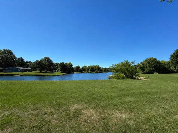 900 Timber Trail Dr, Dixon, IL 61021