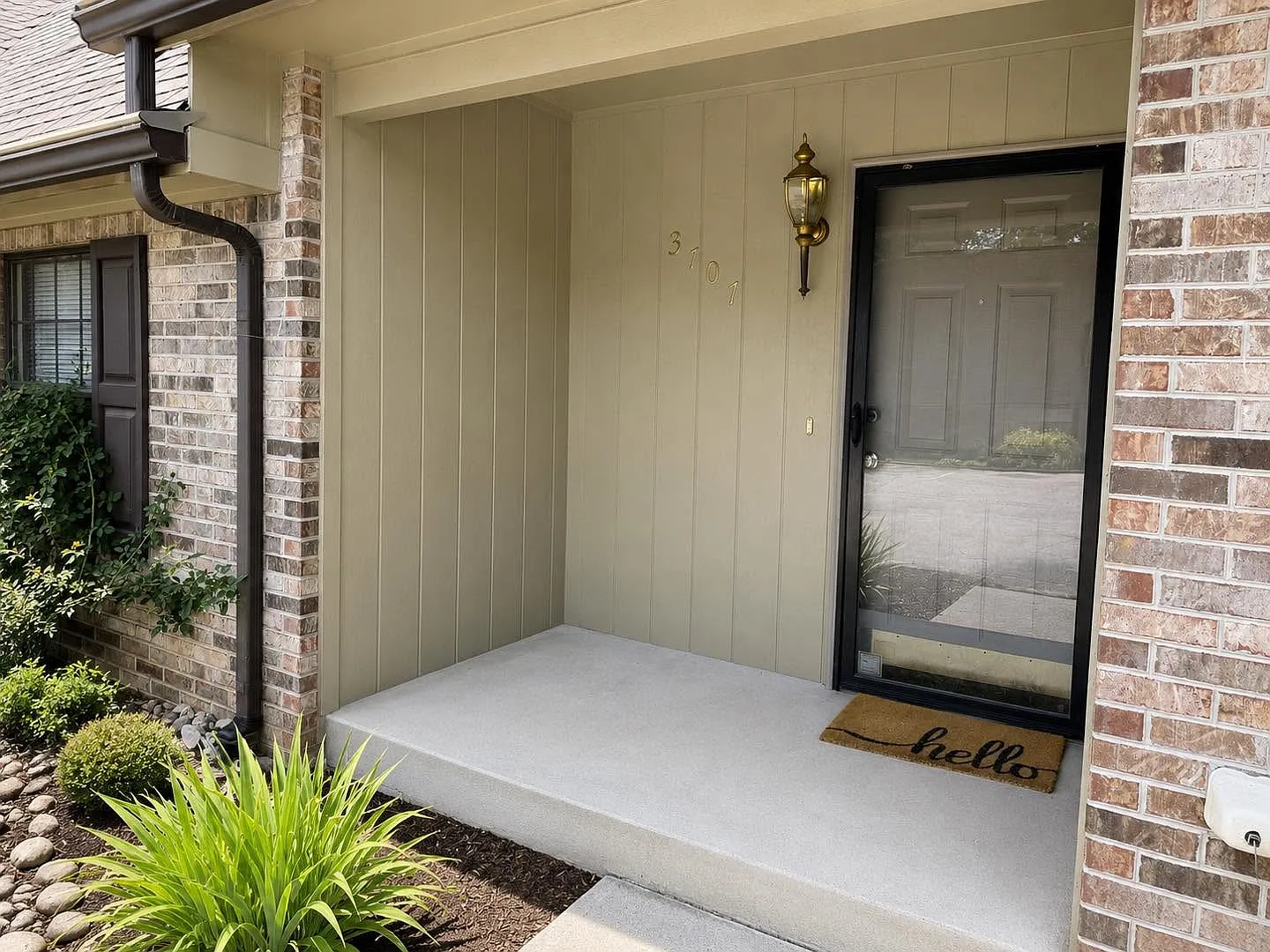 2 bed, 1150 sqft, $1,600 — Photo 2