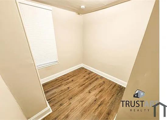 3885 Manor St — Photo 12