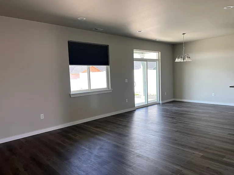 1401 W Bonneville St — Photo 2