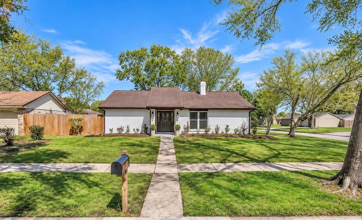3 bed, 2.0 bath, 1918 sqft, $2,300 — Photo 1