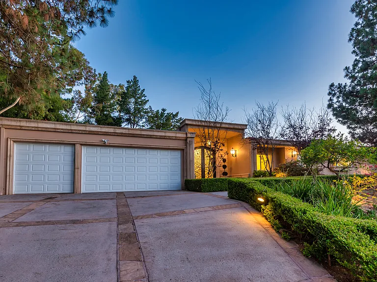 1915 Loma Vista Dr — Photo 4