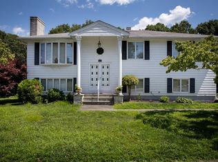7 Hyacinth St, Fall River, MA 02720