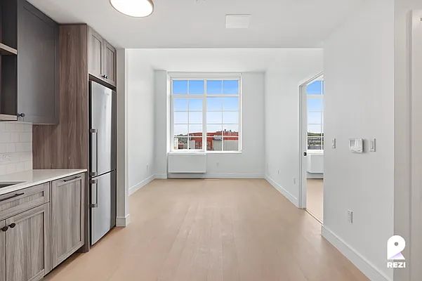 Rented by REZI | media 37