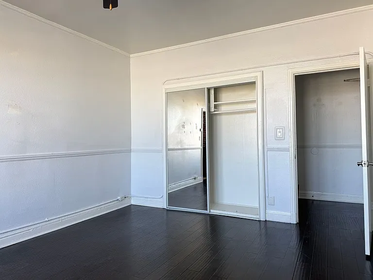 St. Charles Studio Apartments — Photo 18